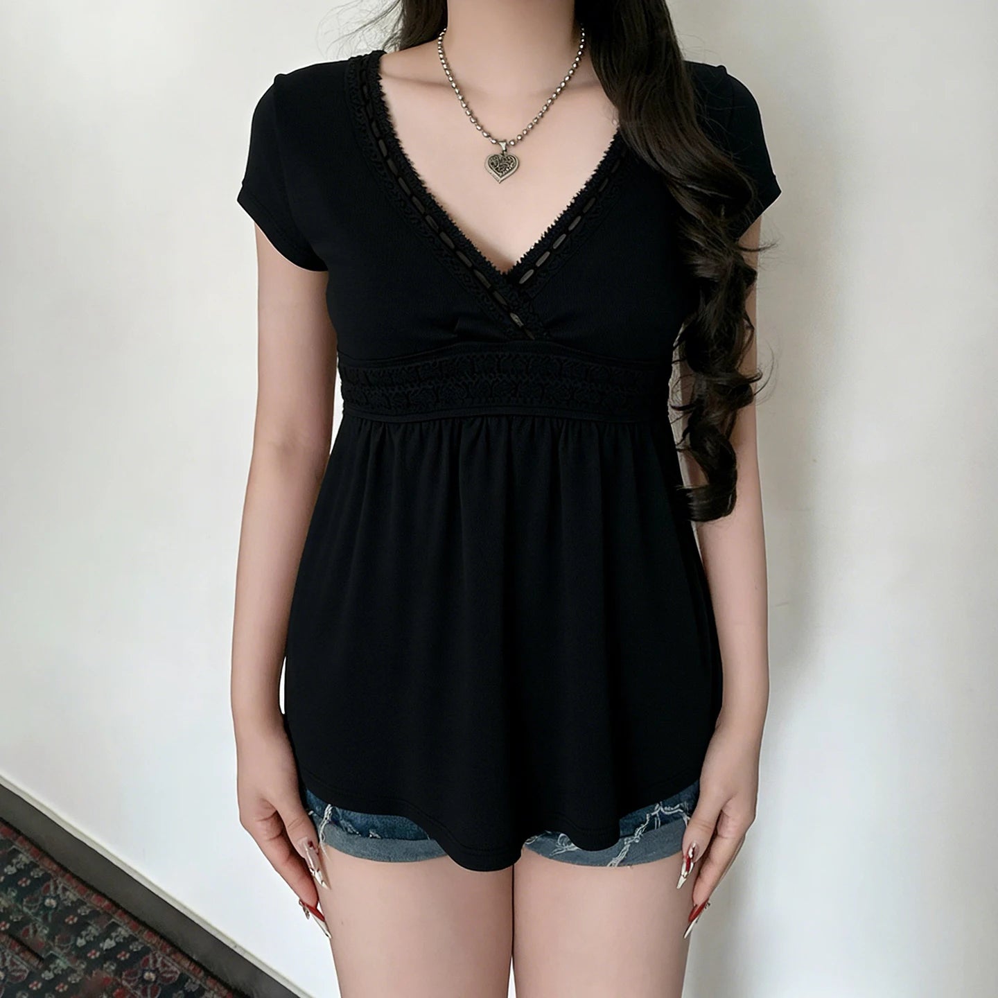 SUCHCUTE Black Lace Patchwork V-Neck Short Sleeve Tees for Women All Match Solid Basic Tops Summer Outfits Y2K T-Shirt Casual