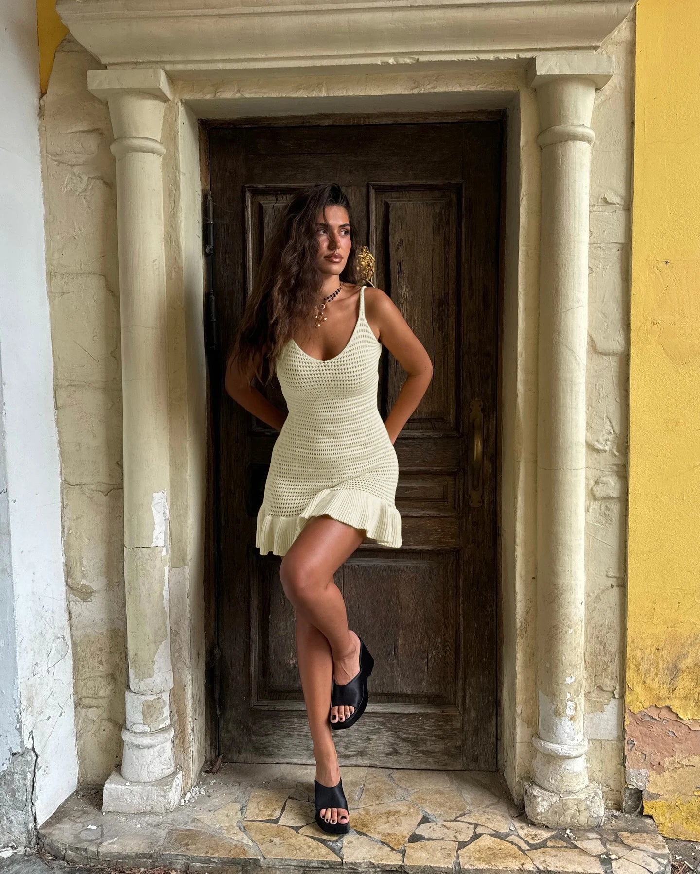 Women'S Apricot Crochet Hollow Out Dress Spaghetti Strap V Neck Ruffle Hem Mini Casual Beach Dress