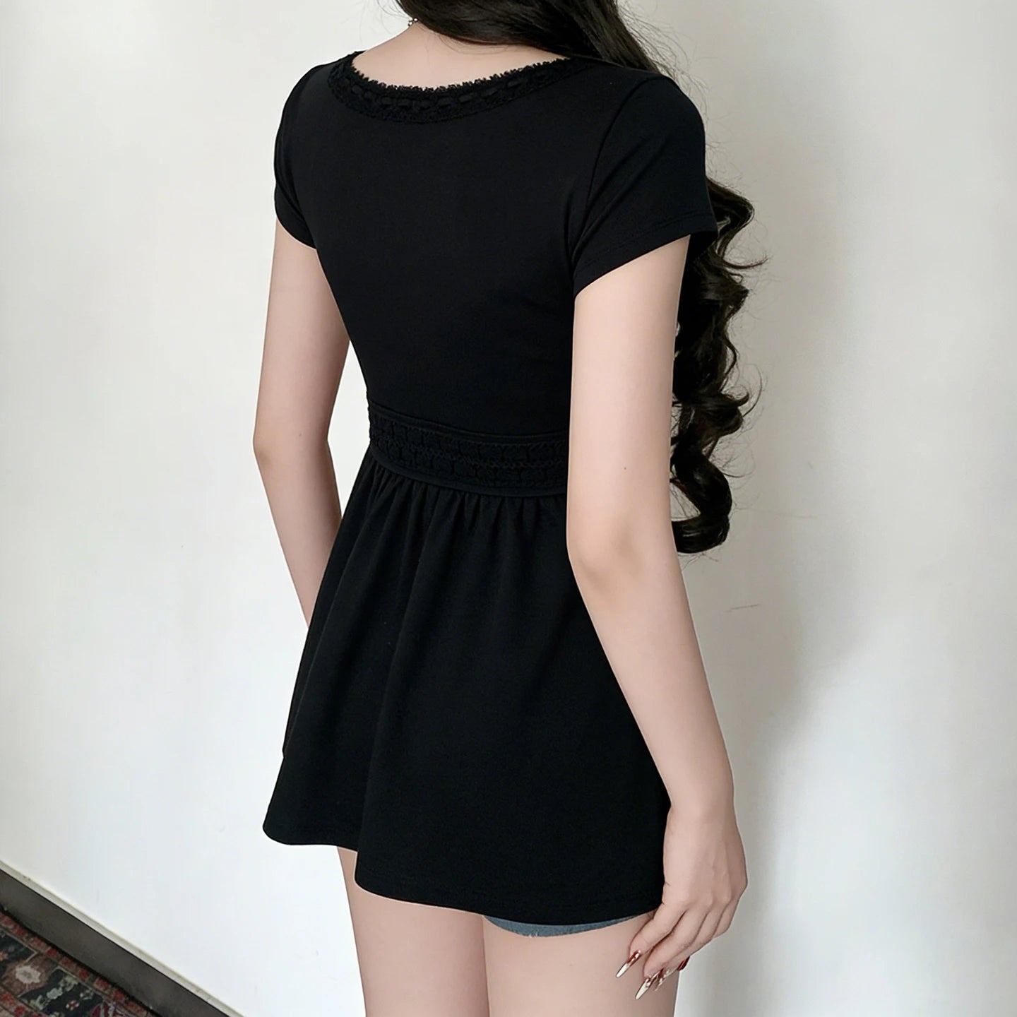 SUCHCUTE Black Lace Patchwork V-Neck Short Sleeve Tees for Women All Match Solid Basic Tops Summer Outfits Y2K T-Shirt Casual